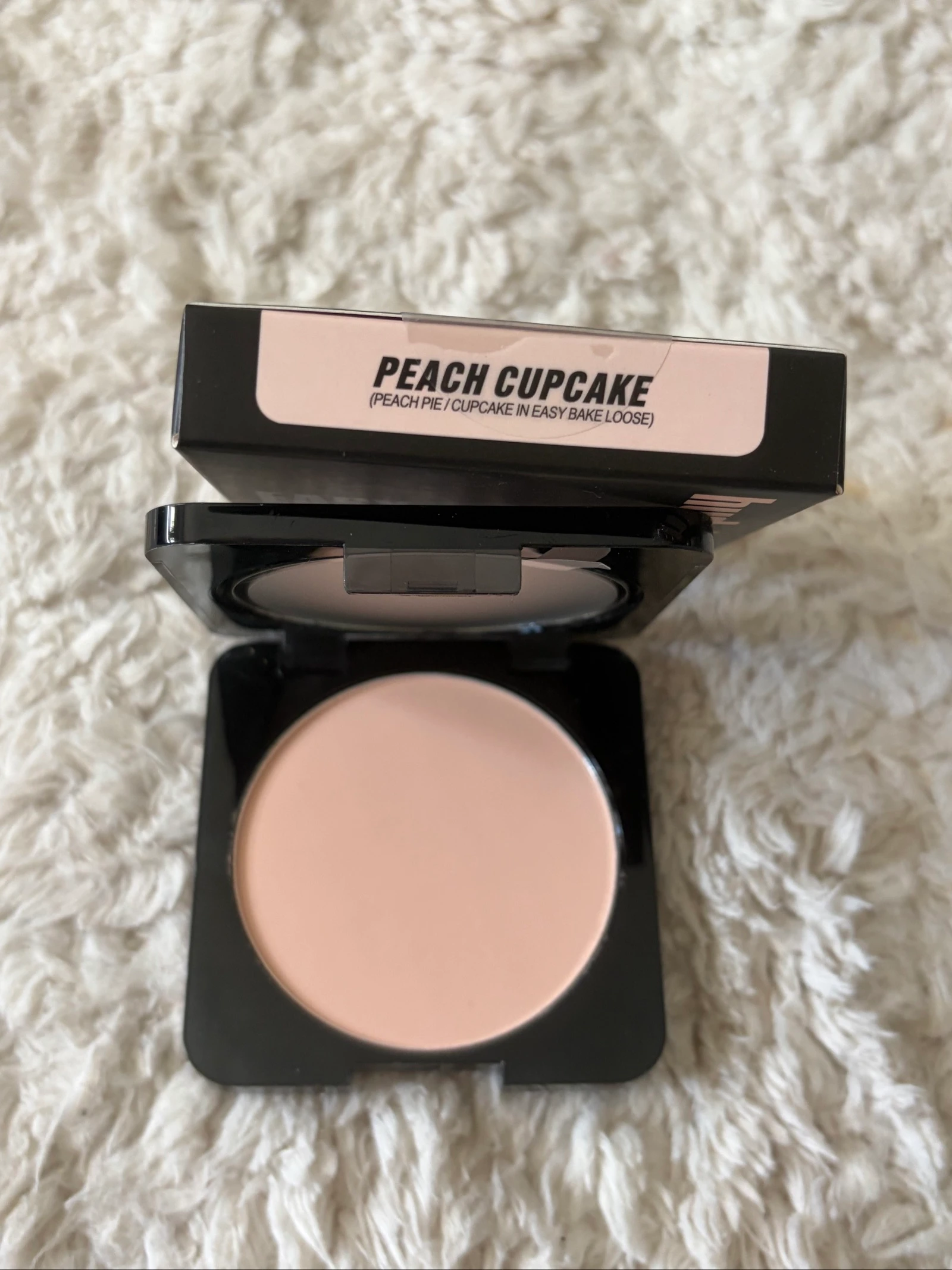 Poudre compact Huda beauty neuf jamais utilisé 